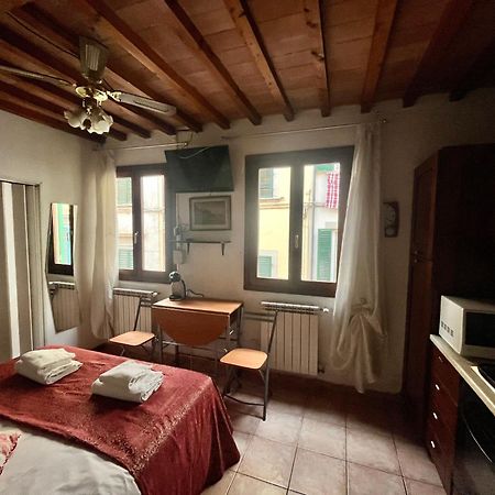 Mini Studio Very Central Close To The Train Station Florencia Exterior foto