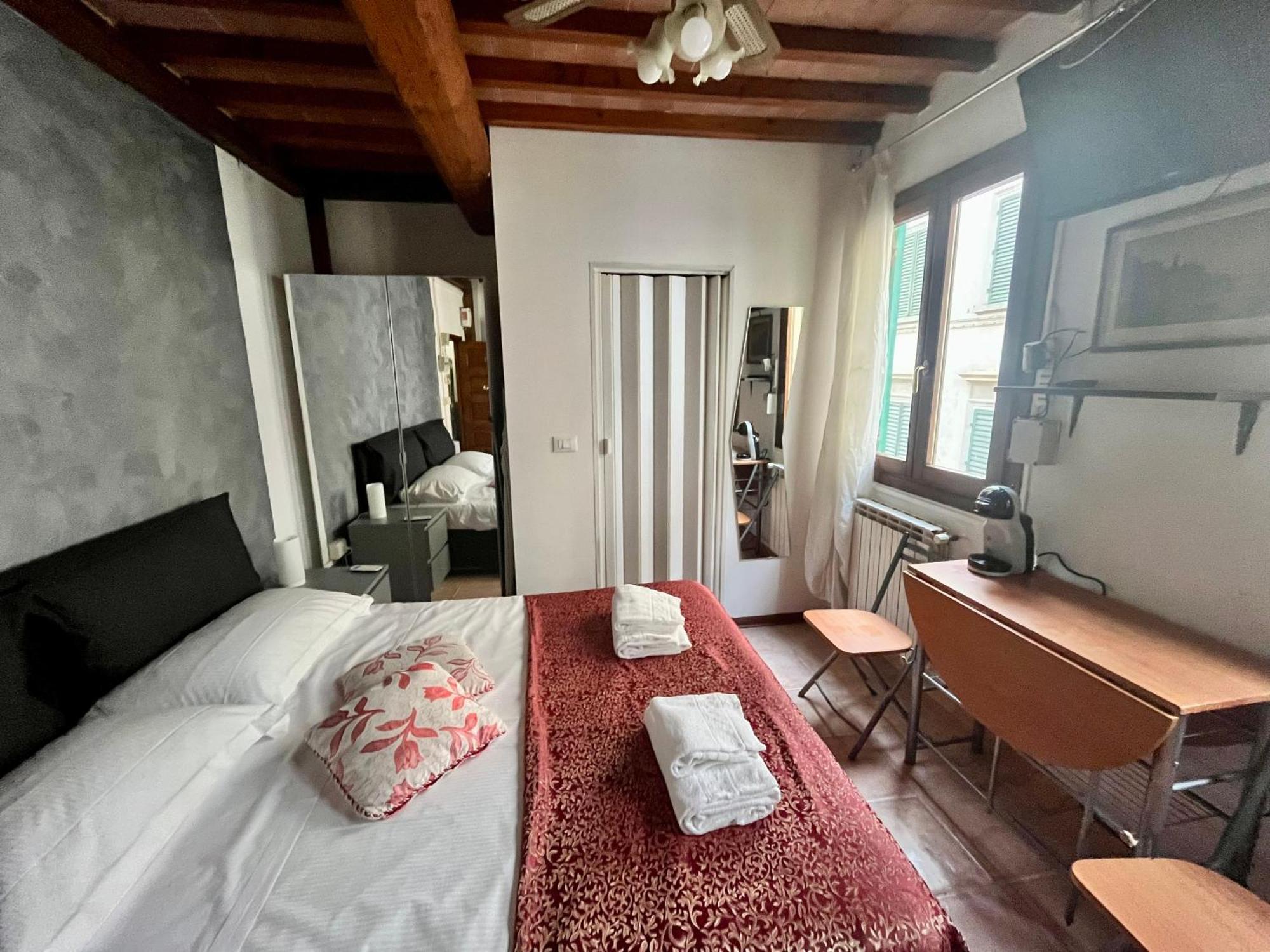 Mini Studio Very Central Close To The Train Station Florencia Exterior foto