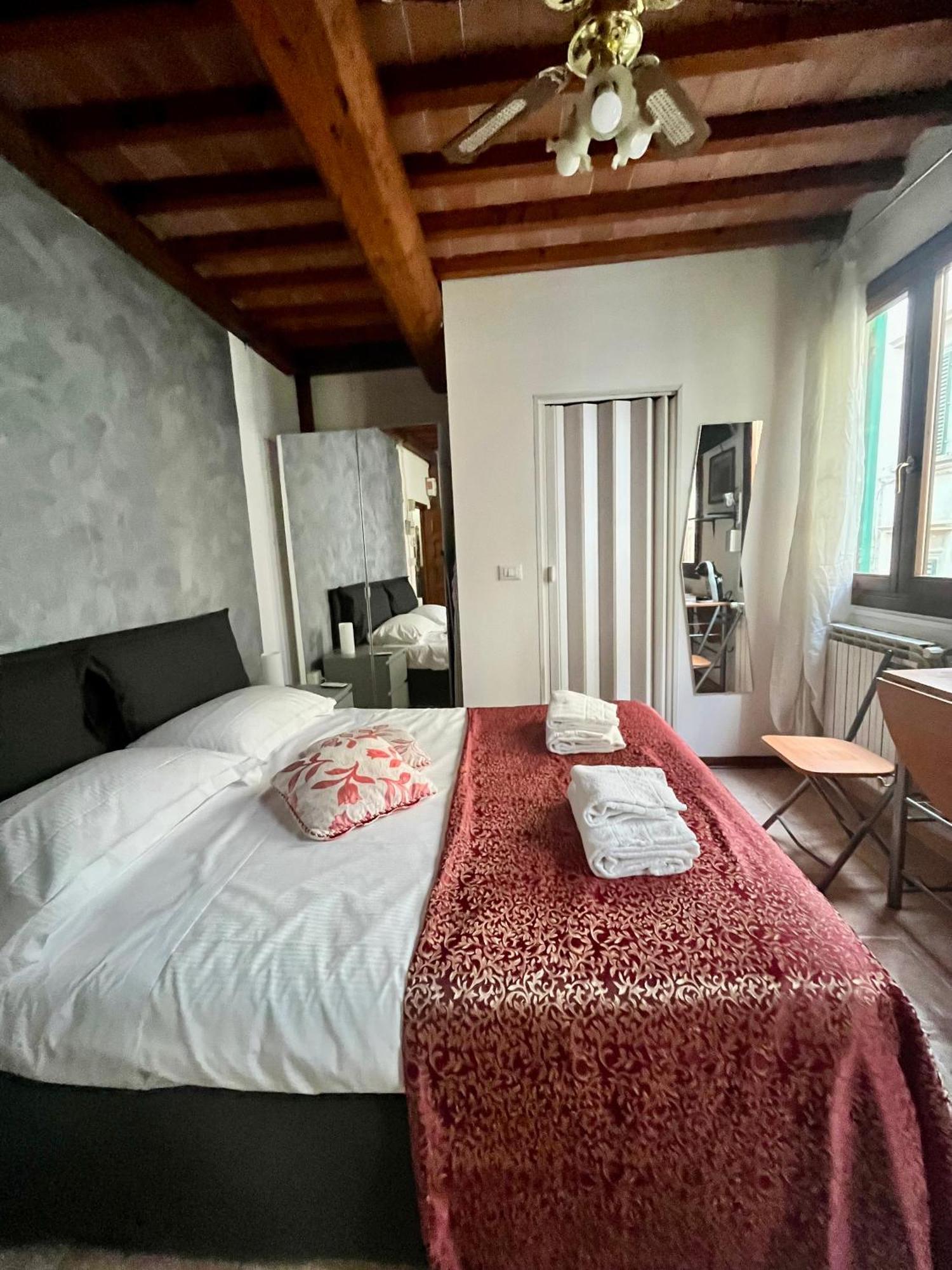 Mini Studio Very Central Close To The Train Station Florencia Exterior foto